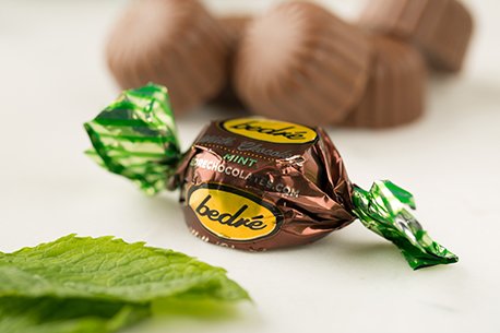 BedreChocolate's tweet image. Improve your day with a Mint Meltaway.