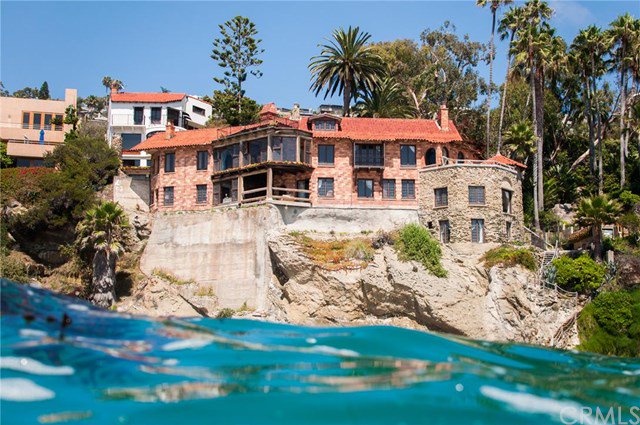 RealtorAmySims's tweet image. 120 feet of private ocean front estate is for sale in #LagunaBeach. Originally built as a wedding gift. OC15011140 | Listed at $30,000,000