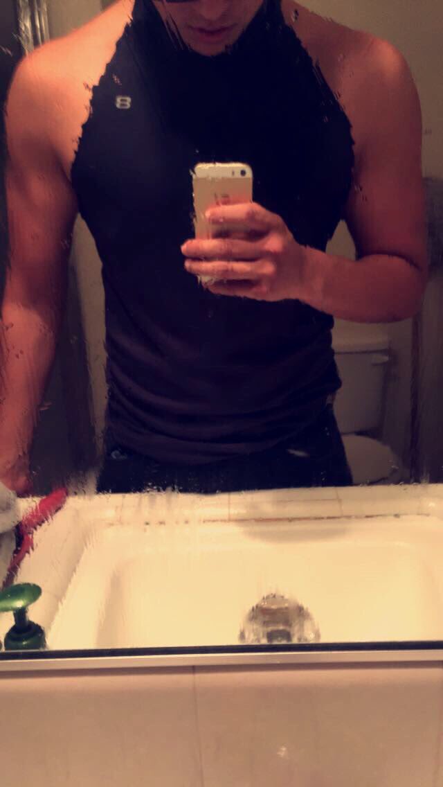 ItsRuqs's tweet image. From being close to 300 lbs to dropping all the way down to 170 and back up to my current state 194lbs! Im proud . #gymshark #gym