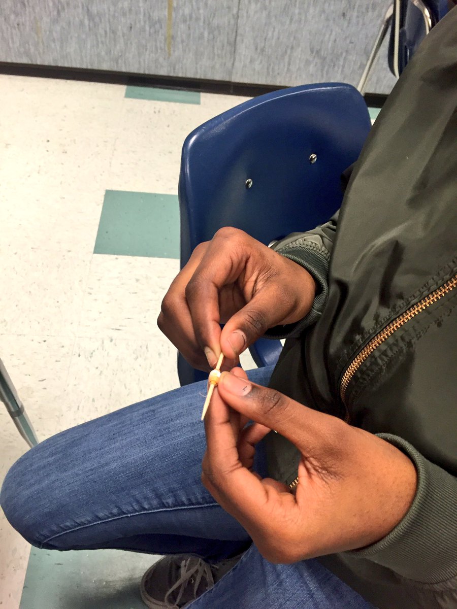 SDMS_Berlin's tweet photo. Young artists and entrepreneurs #afterschoolmatters Three steps to the final product.#recycledtrash https://t.co/0wBkEffySE