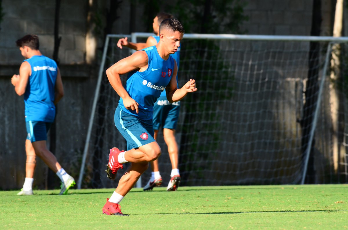 SanLorenzo's tweet photo. Luego de la entrada en calor con pelota, se viene el fútbol en espacios reducidos.@SanLorenzo continúa la #PretemporadaSL en C.Deportiva 💪👏 https://t.co/gW43aSr1hr