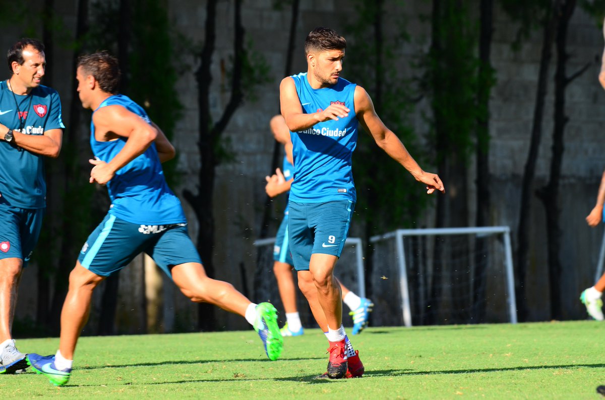 SanLorenzo's tweet photo. Luego de la entrada en calor con pelota, se viene el fútbol en espacios reducidos.@SanLorenzo continúa la #PretemporadaSL en C.Deportiva 💪👏 https://t.co/gW43aSr1hr