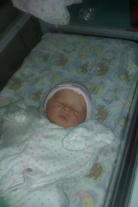Poole17Georgia's tweet photo. The first picture that I took of my beautiful baby in the hospital #lifesmiracles 😍😍 https://t.co/hYQYRsDfEj