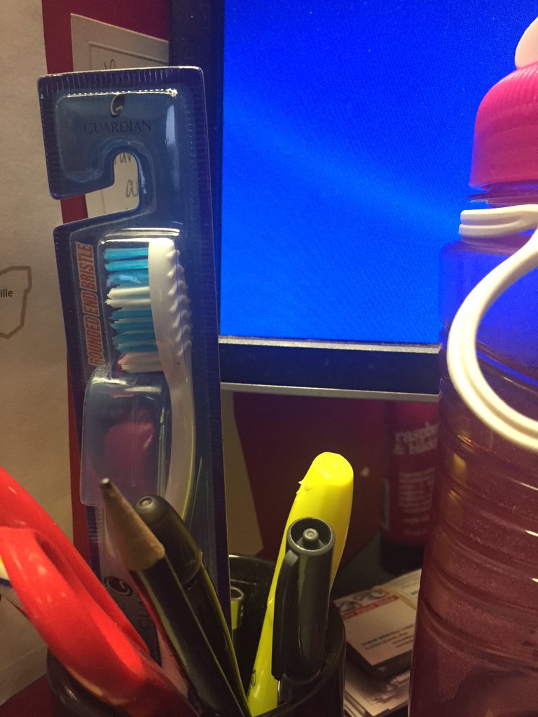 LoganWRDW's tweet photo. I'm working from @Lauren_Hoar's desk today. I'm about to break open this brand spankin' new toothbrush on her desk. https://t.co/52Dg7UDsV6