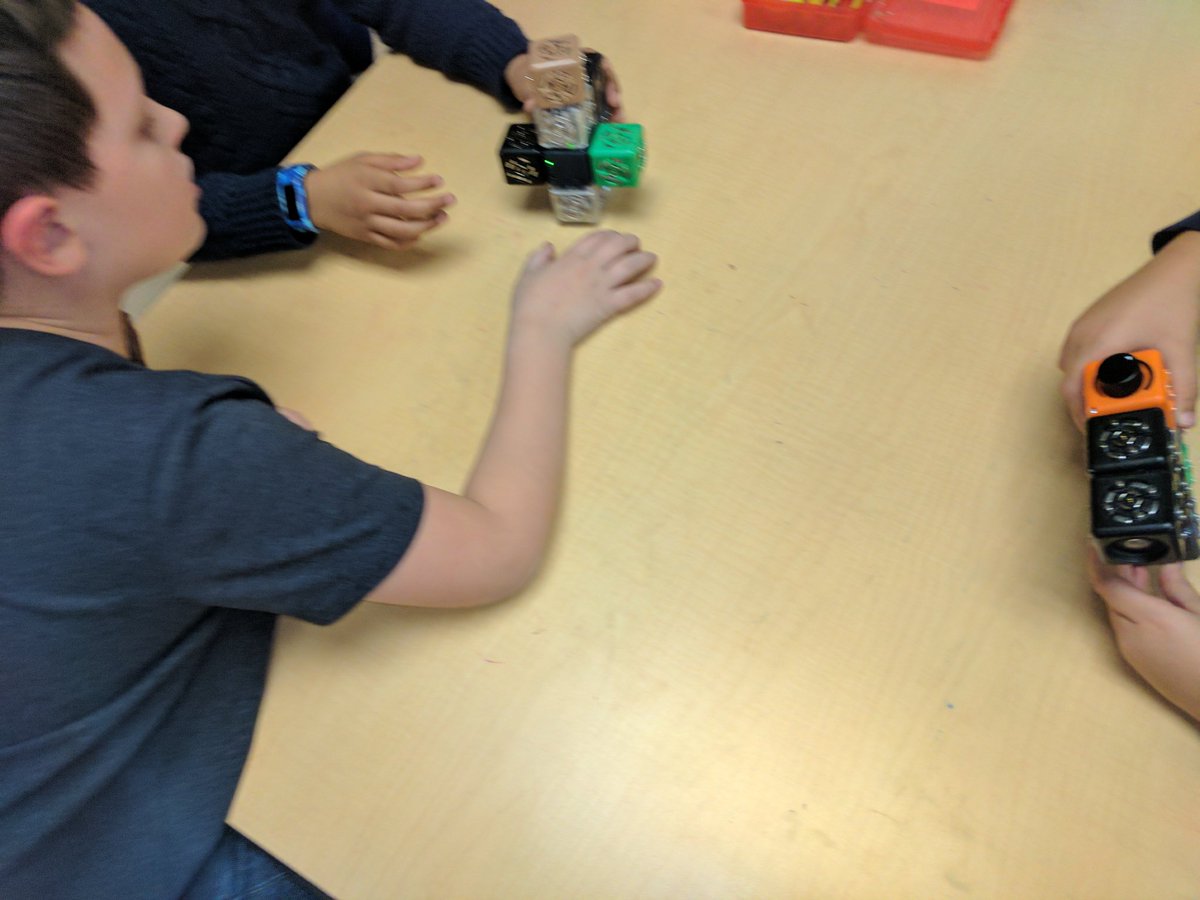 aaee_specials's tweet photo. #STEAMengineers Modular robots, constructing a maze for an environment-sensing robot, stop motion claymation. https://t.co/YL4dMIyBwM
