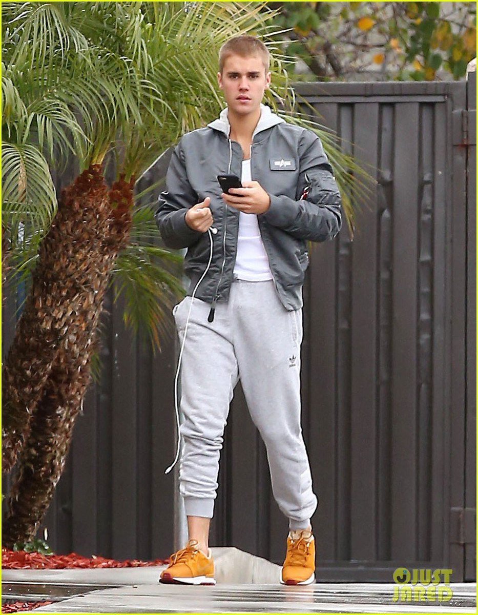 alIinbiebs's tweet photo. I FEEL BLESSED RN https://t.co/Fhcmw6JXok