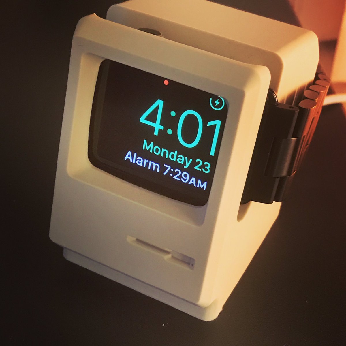 stellarinteract's tweet image. Got the coolest #AppleWatch charging stand. Got it from @iamelago.
