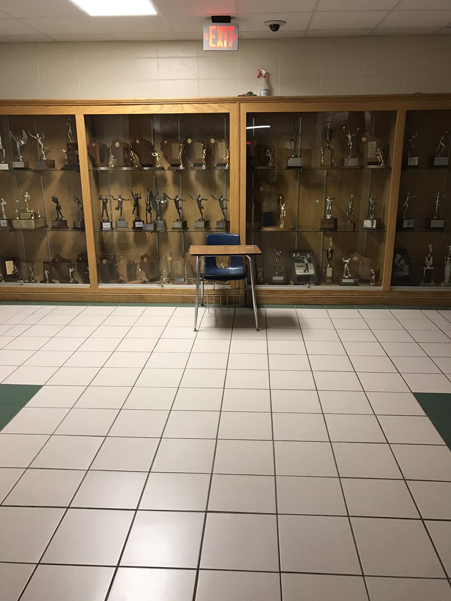 PrebleTrack's tweet image. RT if you spent time here with @DLoritz @kyle34b or even the late great coach Drankoff. 
#distanceinthehall #poorlighting