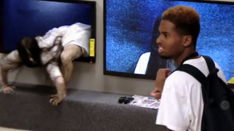 WATCH VIDEO: If you're shopping for a new television - be very, very careful bit.ly/2jj6fQy https://t.co/FAP7z05QAU