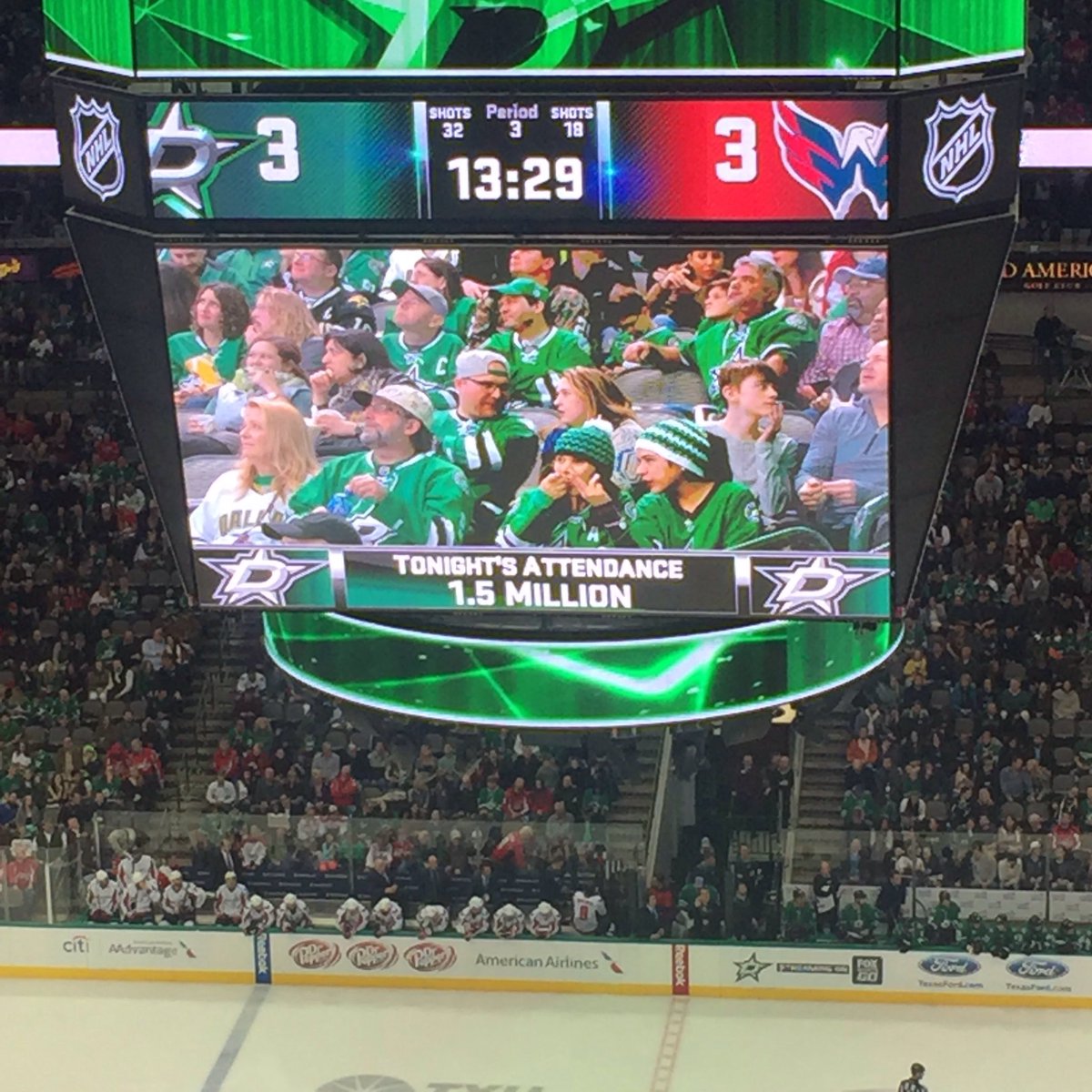 Moevia85's tweet photo. New Nhl record attendance in Dallas - or maybe not... #alternatefacts https://t.co/Mn0qMNmL1v