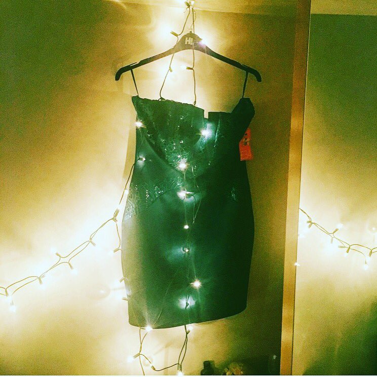 ine_ice_cream's tweet photo. Got my dress for sports ball hung up at all times to inspire me to go to the gym 💁🏻 #tenweekchallenge #fancy #bootea #lipsy #uclan https://t.co/6TiZYCvkDr