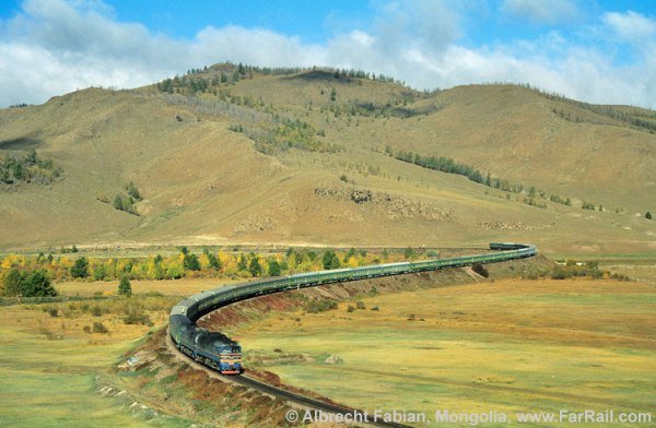 anshanjohn's tweet photo. 2 M62 locos on the S Curve at the Bumbat Pass in Outer Mongolia. https://t.co/sg03qN86Jp
