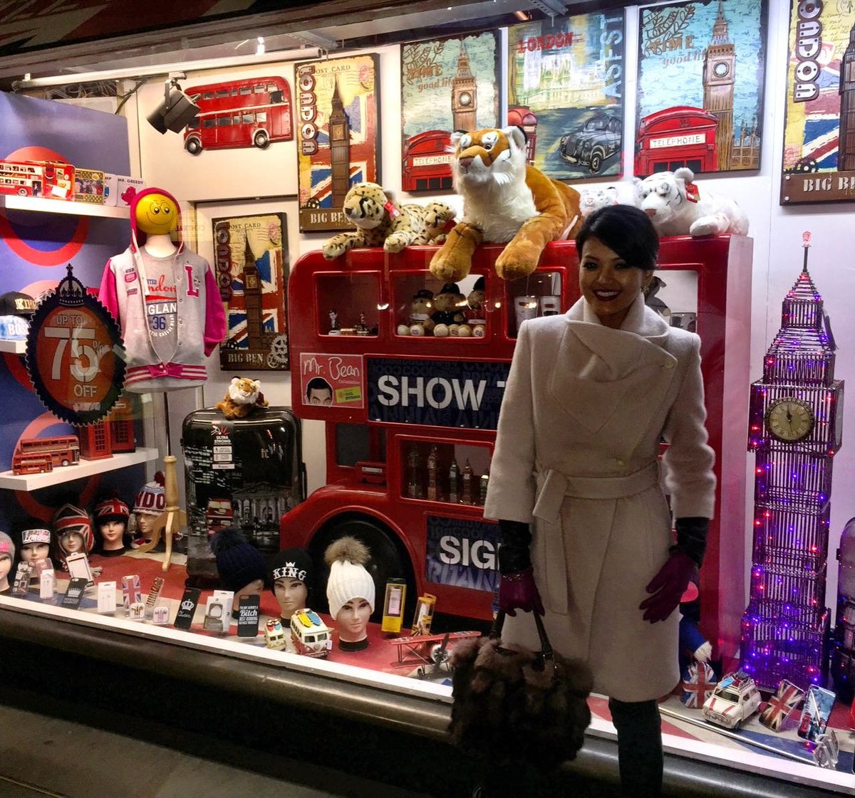 quinnfarah's tweet photo. Asian tourist π
π¬π§π #london #FQuk #enroute https://t.co/4TsE2knAL0