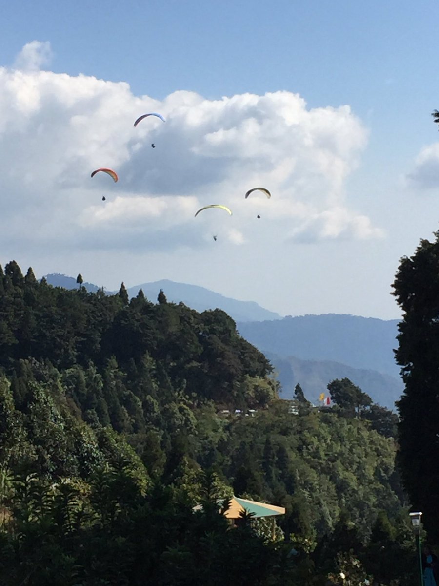 sumanaaz's tweet photo. Some beautiful moments stay with you forever!
#Dealo
#Darjeeling
#paragliding 
#vacation2016 https://t.co/aa9PUD1lBY