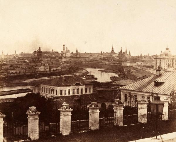 HistoryFoto's tweet image. Большая-большая деревня. Москва. 1852г.
