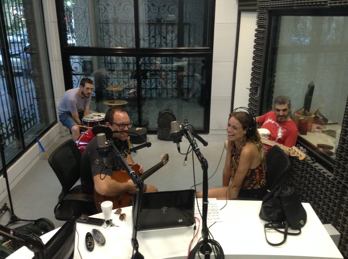 mdz_radio's tweet photo. Estamos junto a Joe Moya, músico de gran trayectoria en Mendoza y su banda "Peter Júpiter" en #MDZBar https://t.co/fVhu5HTW8Q