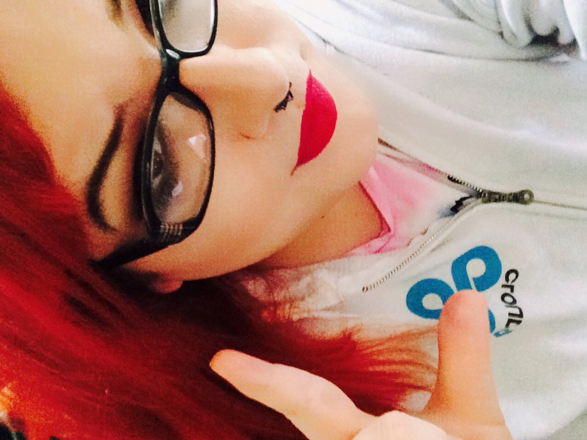 mistresskellieg's tweet photo. You losers have let me down today Kik: mistressladyred @myRTslut @RT4tat2 @RTfindomfeet #findom findomme #paypig #humanatm https://t.co/dGU0yBrTFB