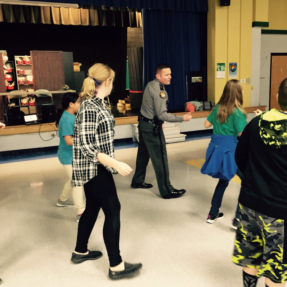 TprPurdy's tweet photo. There's no party like a Pizza🍕 &amp; Dance🎤 party.

Congratulations to Mrs Bach's 5th grade class at Kit Carson. 

#CramTheCruiser champions!

🏆 https://t.co/H0VJEtZMEn