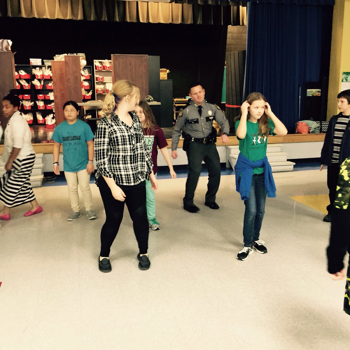 TprPurdy's tweet photo. There's no party like a Pizza🍕 &amp; Dance🎤 party.

Congratulations to Mrs Bach's 5th grade class at Kit Carson. 

#CramTheCruiser champions!

🏆 https://t.co/H0VJEtZMEn