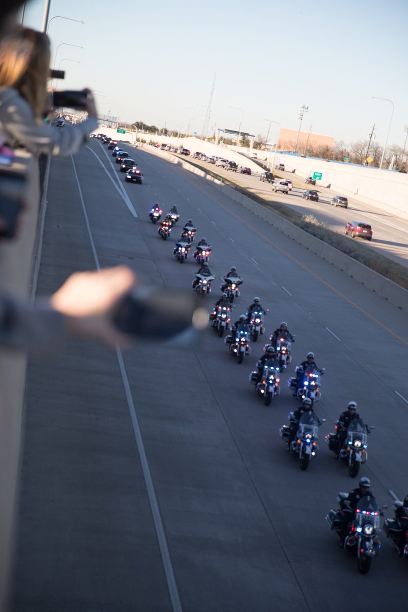 jackmayofilms's tweet photo. Officer Jerry Walkers Funeral Procession goes through Frisco, as FD and PD stands to salute. @FriscoPD @FriscoFFs3732 https://t.co/RlqdgxfCRr