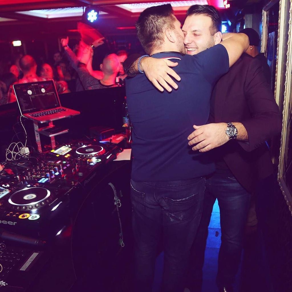 playhousevan's tweet photo. It's all about the love. #comeplay #loveyourlife https://t.co/hfFJcbFgab