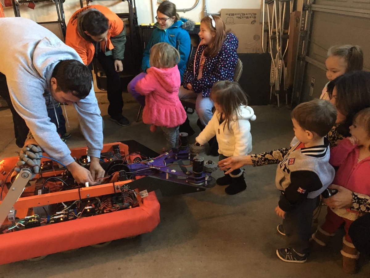 FRC399's tweet photo. Wonderful afternoon at Bots for Tots π€ #omgrobots #botsfortots #team399 https://t.co/SYfRt1yUWQ