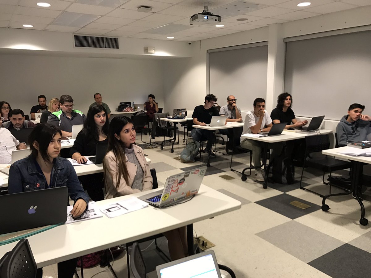 codetrotters's tweet photo. 1st day of school!!! Full class at #IntroToWeb course. https://t.co/mIGEiozFMA