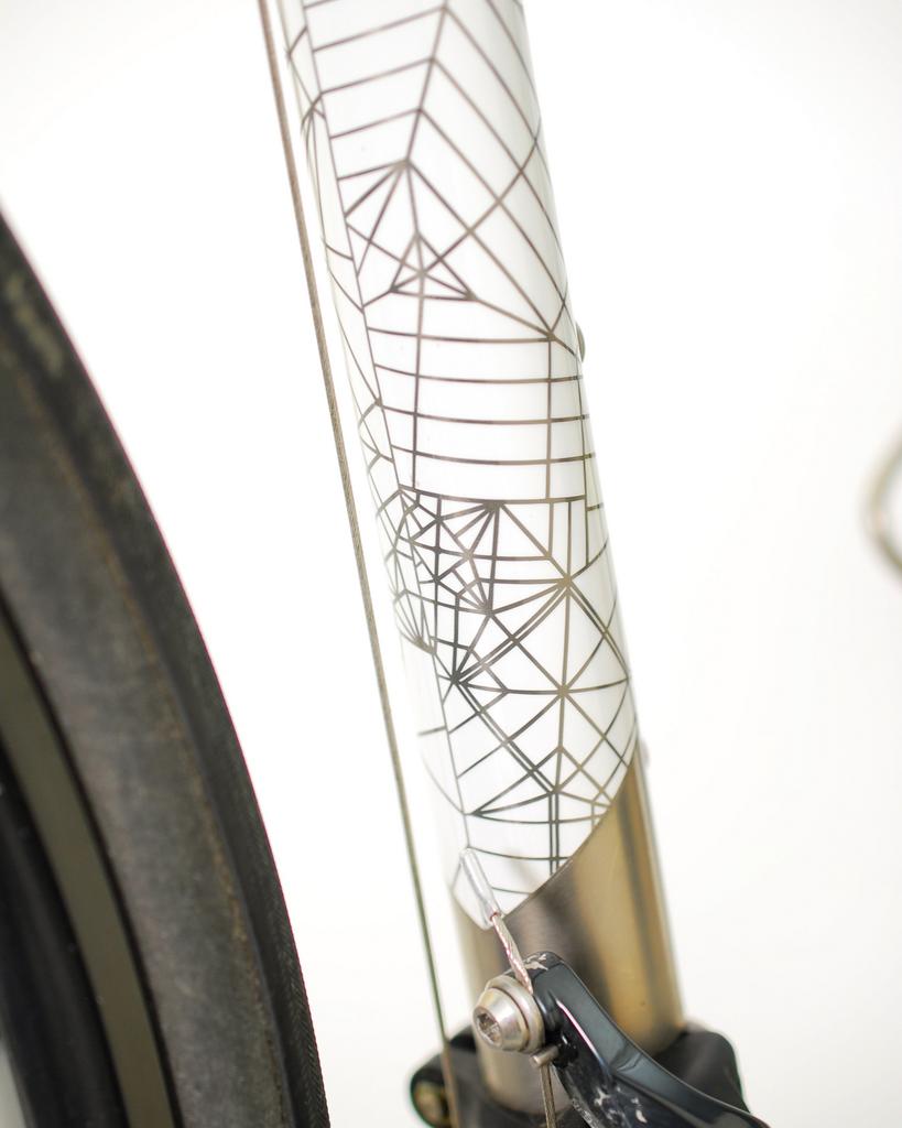 Origami pattern turned paint detail on a recent titanium project.
#VeloColour #bicyclepainting #toronto