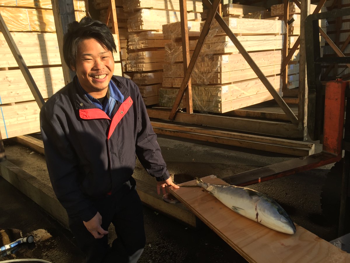 _woodstructure's tweet image. 営業番長小村君がぶりを釣ってきました🐟
すごく大きくて立派です👍