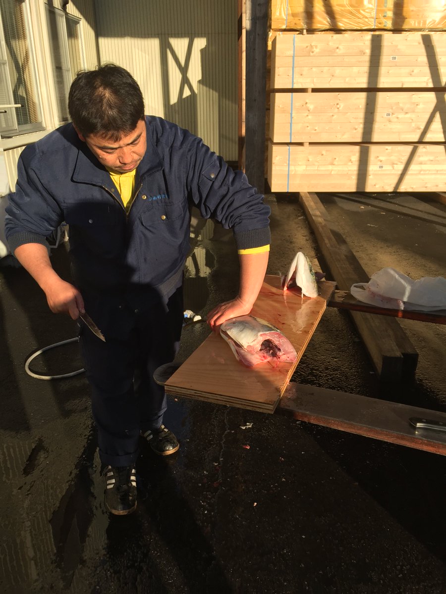 _woodstructure's tweet image. その　ぶりを・・・・・・
さばく！西村商事の板前大山さん。