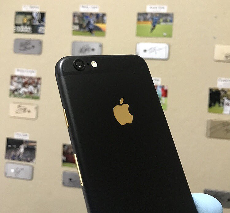 One time for Kendale Wright on his Midnight Black Custom 📱 with Gold accents! Appreciate you for trusting us!