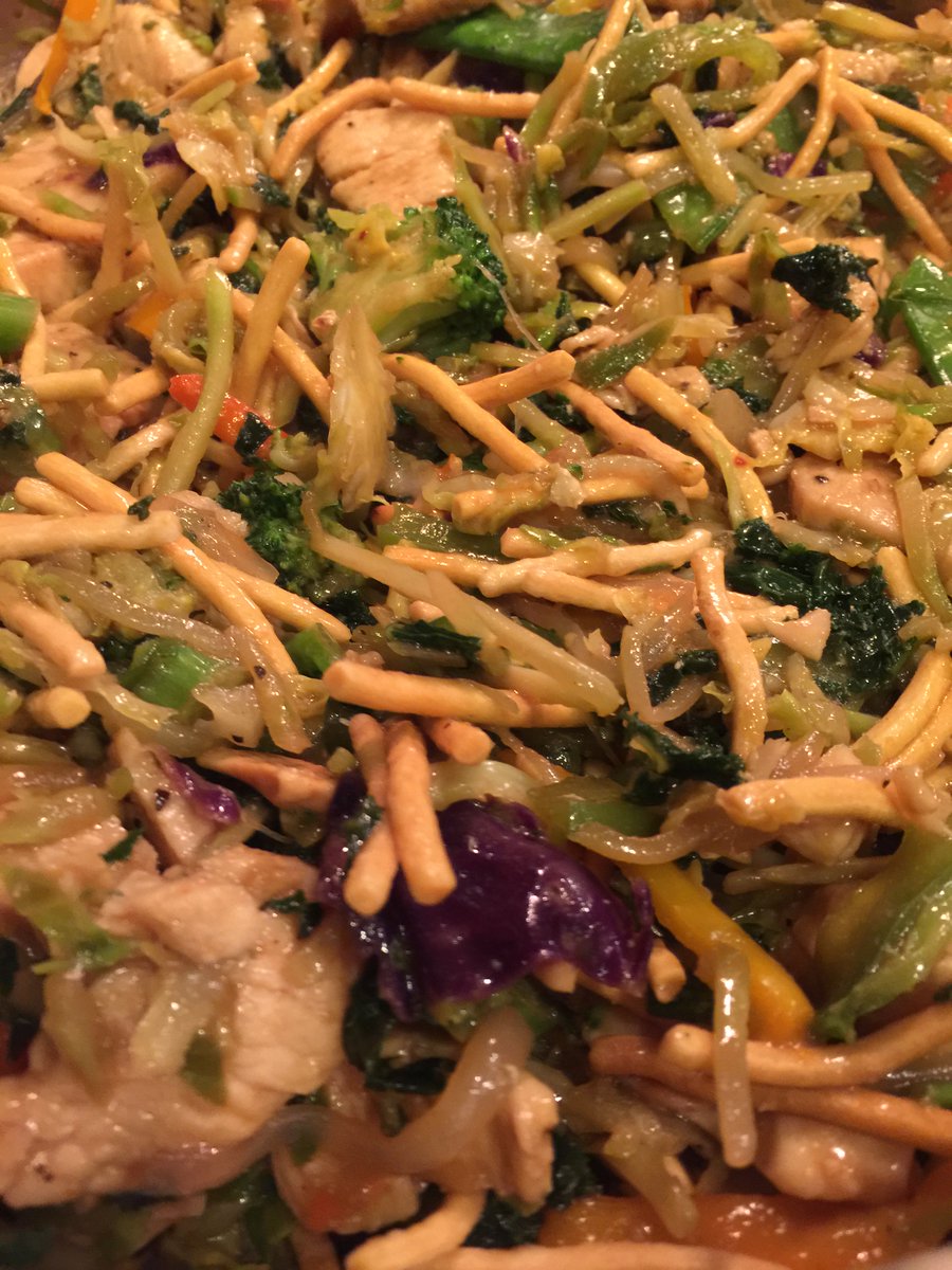 Gourmet_Gents's tweet photo. Tonight's dinner:
Chicken Stir Fry with Sesame oil and some @lanesbbq1 Q-Nami Rub for flavor 👍🏼🍴 #stirfry #QNami https://t.co/eQJyuL8r14