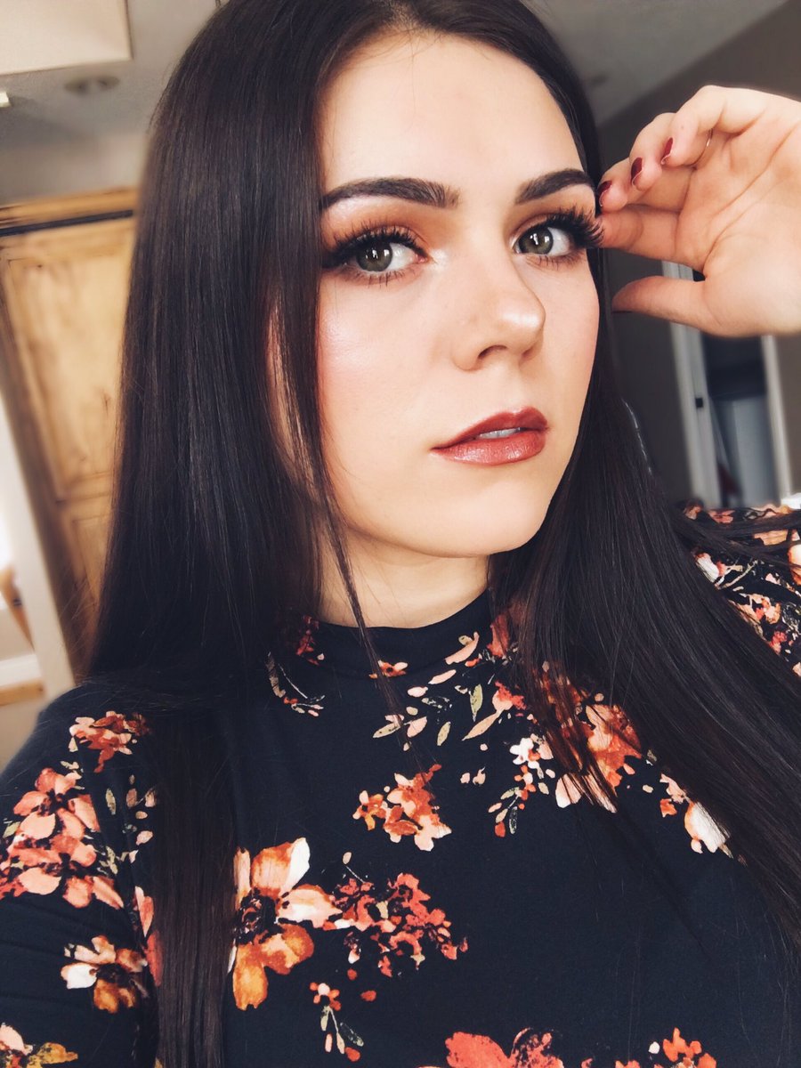BryleeMikah's tweet photo. Couldn't choose one so here's two💋 https://t.co/VmROiPyNuF