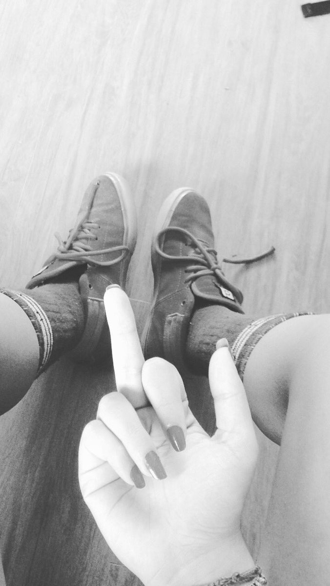 fabiolarois's tweet photo. Aquele foda-se pra quem não gosta de mim 🖕🏼 https://t.co/l0FPcKhXm7