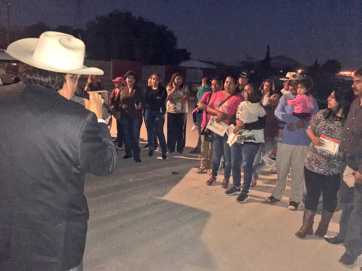 uncafeconcecygu's tweet photo. Estoy en #RamosArizpe con militantes y simpatizantes de #Morena. ¡Juntos vamos a transformar #Coahuila! https://t.co/PfBFsalwK7