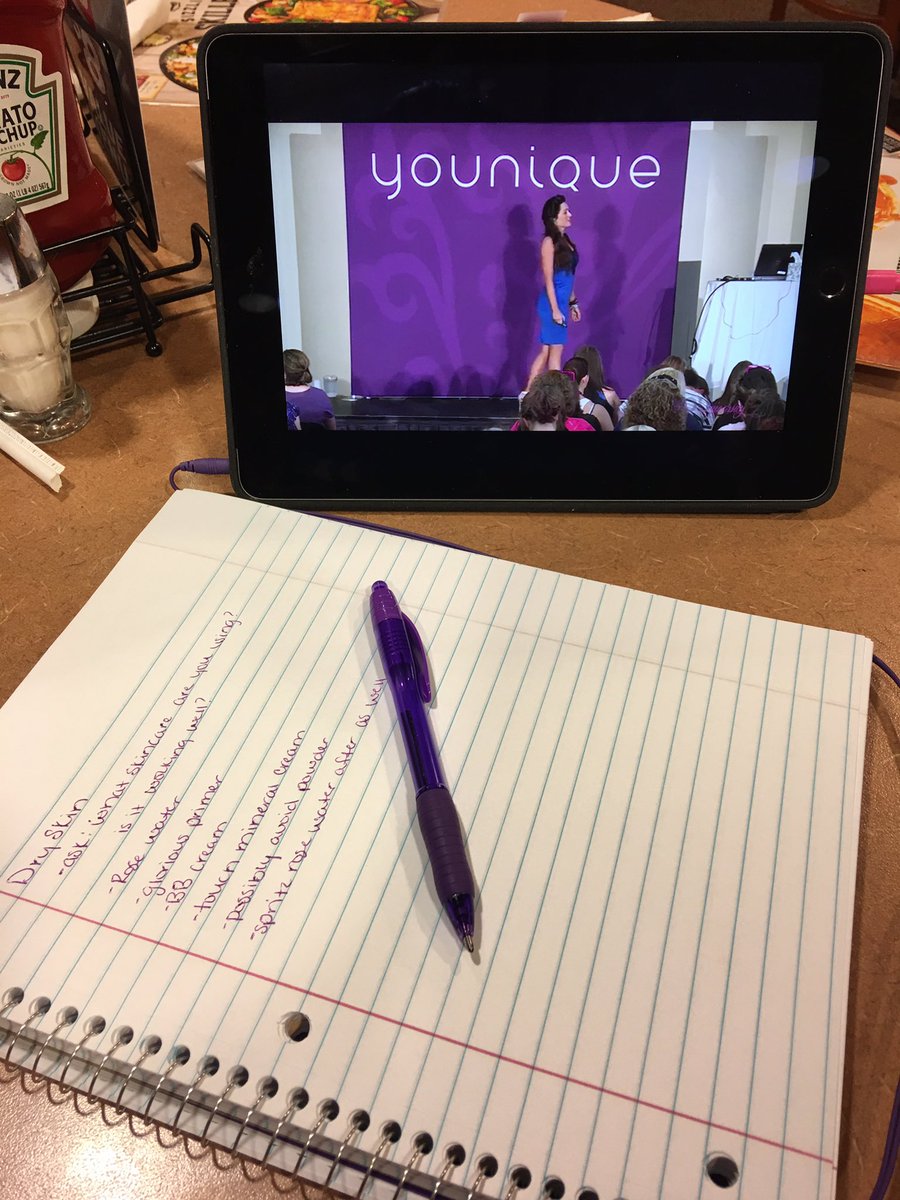 youniqueforme's tweet photo. Trainging while out to eat. #ibleedpurple #myjob #training https://t.co/vKEz5dkv2A