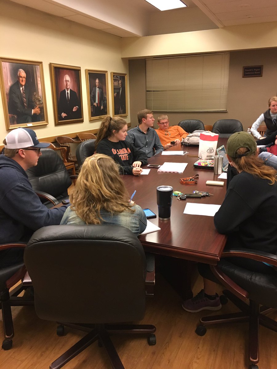FARMTheory's tweet photo. Had a great first officer meeting of 2017 tonight, we're planning some fun things this semester! Be on the lookout for dates. #FARMTheory https://t.co/LvwUCHjk9H