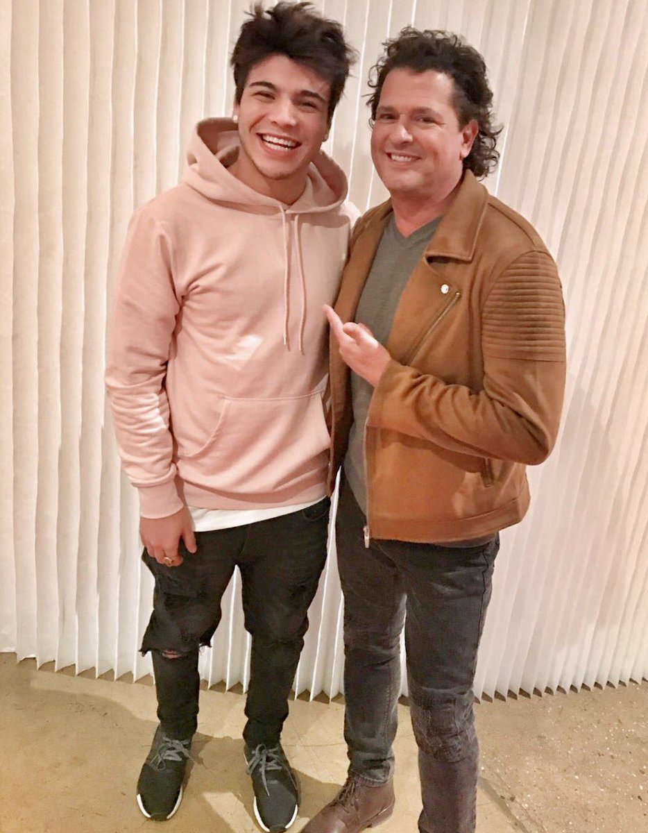 myvillawolfsv's tweet photo. Cuando ves esa sonrisa sabes que está feliz y disfrutando de lo que está haciendo,te amo mi Sebas #SebasAlFiloDeTuAmor @villalobossebas https://t.co/LHhutugbdY