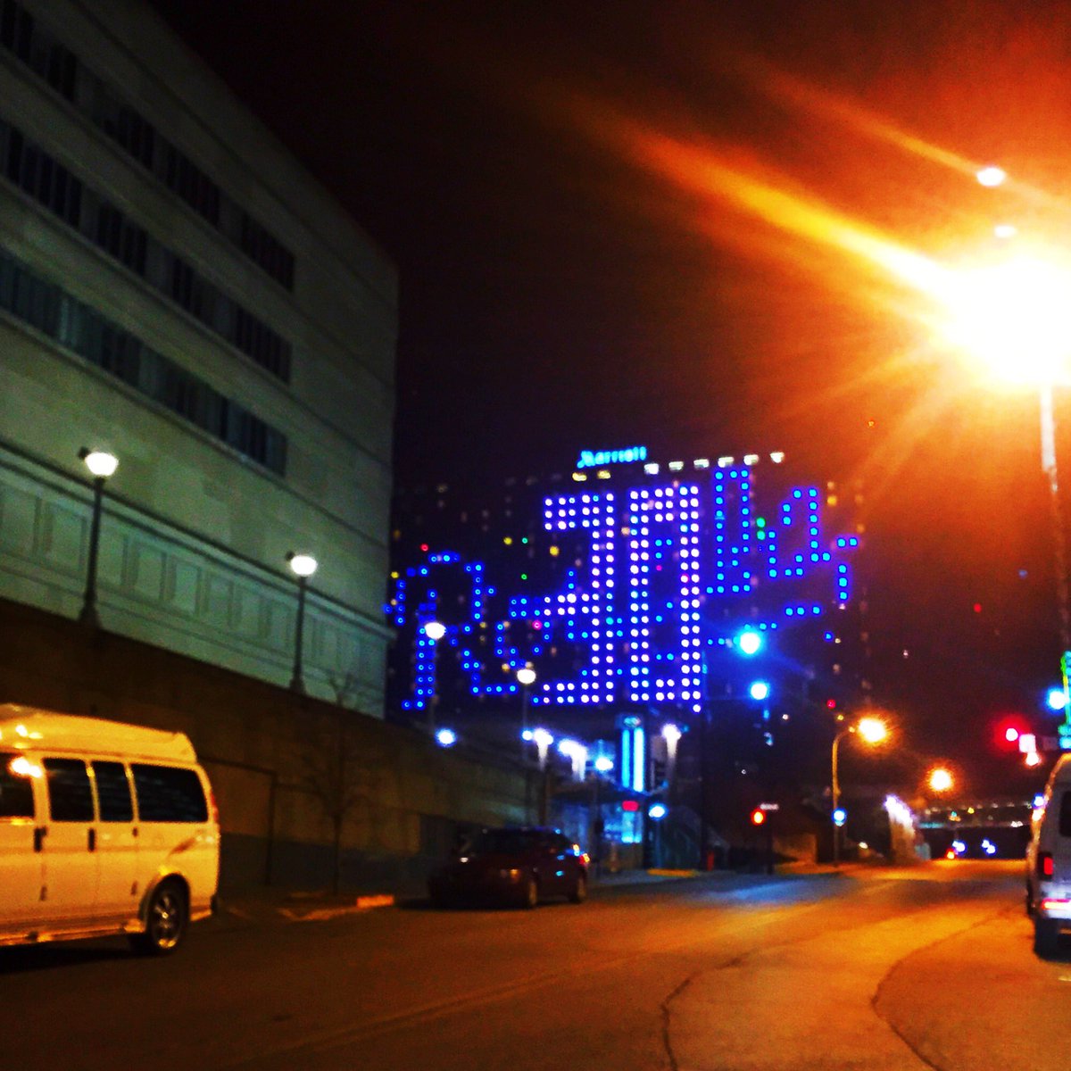 The downtown #kc Marriott lit up its building front in honor of Yordano Ventura