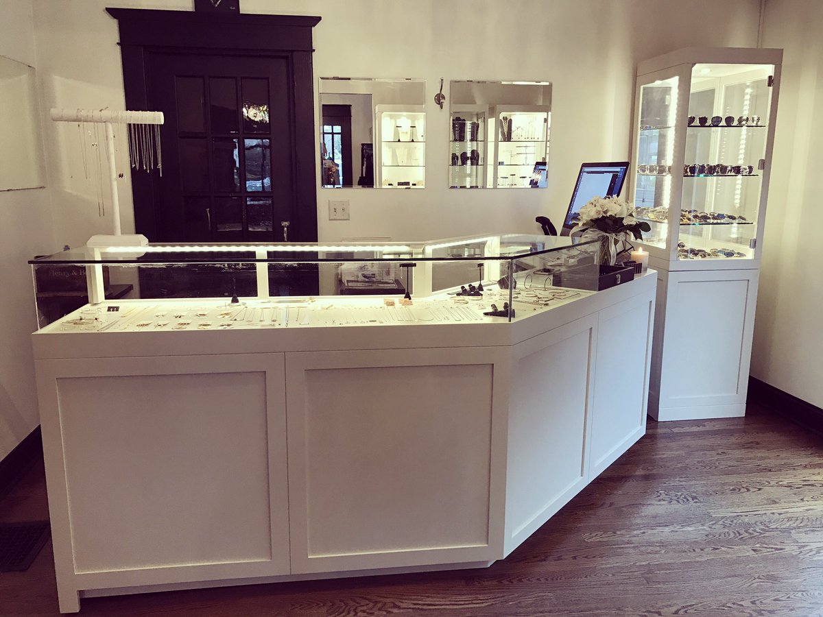 ModaNashville's tweet photo. New jewelry cases are here! https://t.co/RkB6xaPiZJ