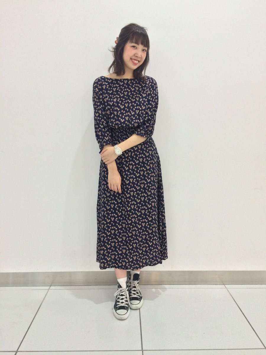 Kastane Styling 本日は 一枚で着れる春まで大活躍のオススメワンピースをご紹介させていただきます 控えめな小花柄が女の子らしさを引き出してくれます ニットを重ねるとスカート風にも着ていただけますよ 花柄マキシワンピース 7900 Tax