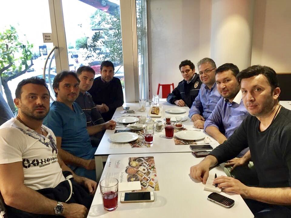 melihgogebakan's tweet photo. Dostlar meclisin'de eskilerden kare.
#ahmetdursun #oktayderelioğlu #evrenturan #tgrthabertv #estecenter #ibrahimçevik #mehmetcandan https://t.co/UofTMnJA27