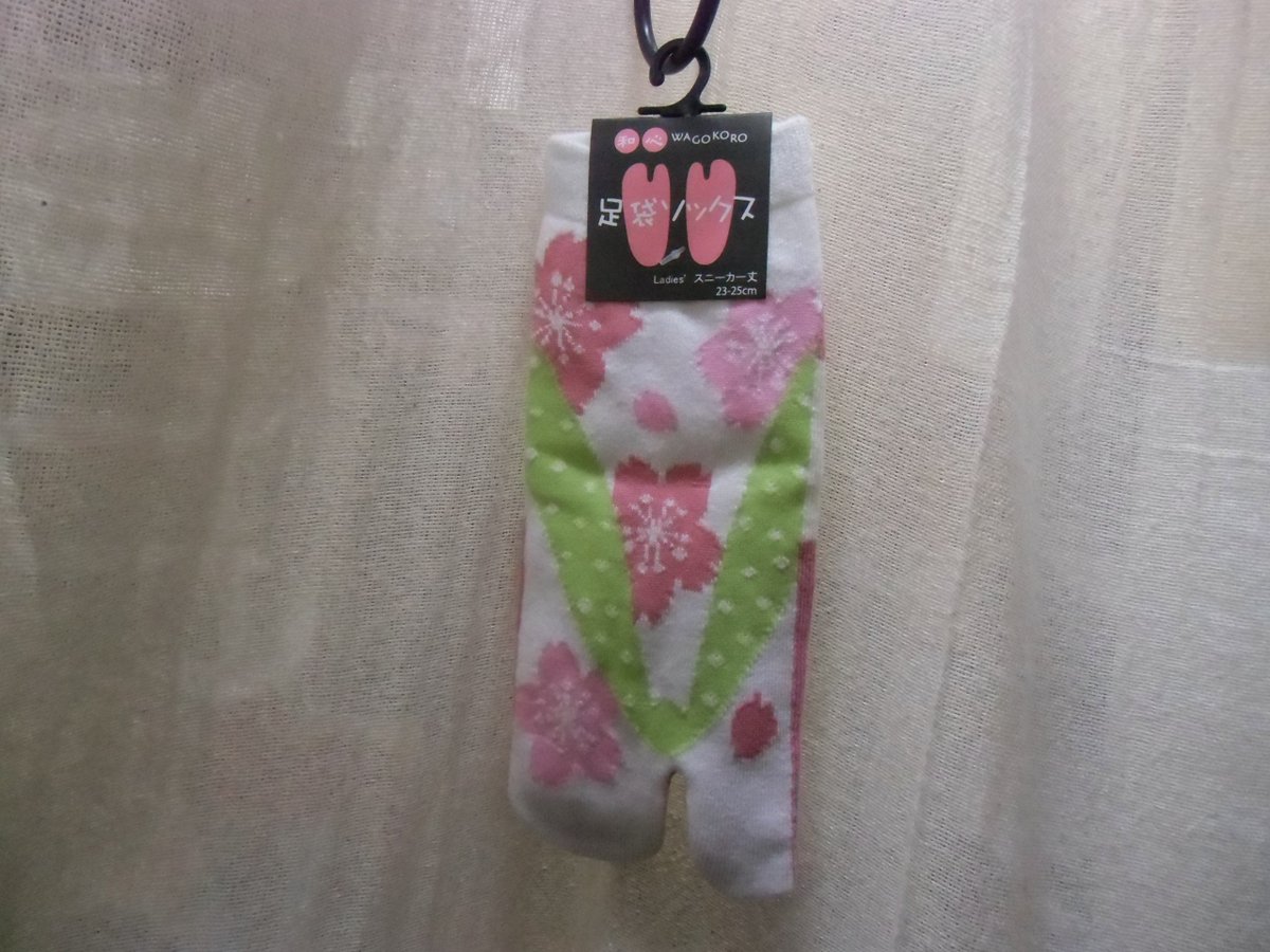 忍屋浅草店 忍者で何を連想するかで年代がバレる しごｔ ゲフンゲフン やっぱり忍たまか忍空ですかねぇ 忍空で世代がバレそうですね 彡 ってことで忍者グッズ紹介 忍者の靴下 足袋ソックスになっており 両足を揃えると忍者の顔が また可愛い柄や浅草柄