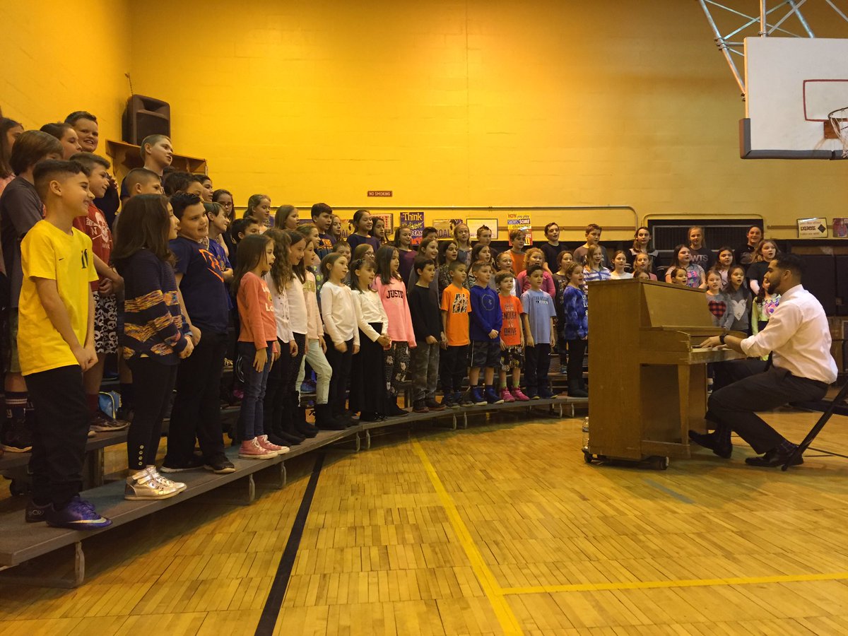 ForestLakeWsd's tweet photo. A great rehearsal for our upcoming concert! Can't wait until Wednesday night!  #music @WantaghMusicArt https://t.co/fcj1KIwTDe