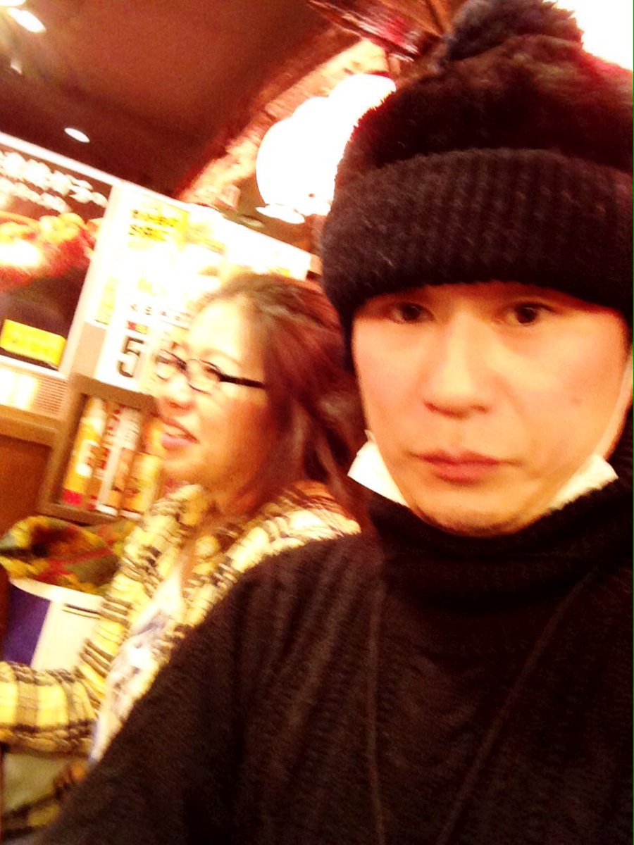 ranranran1207's tweet photo. 《1月18日の乱》
稽古へ日替わりで
演出助手で色んな方が
来てくれる…
ありがたい事や(*'ω'*)
今日は中村ちゃん👱🏼♀️
差し入れまで🍪✨
御馳走様でした(*^o^*)♪
#AnotherD
#甘い物やめられへん
#縁の下の力持ちの存在
らん🍘らん🍮らん🍩 https://t.co/n8EdsLtDyO