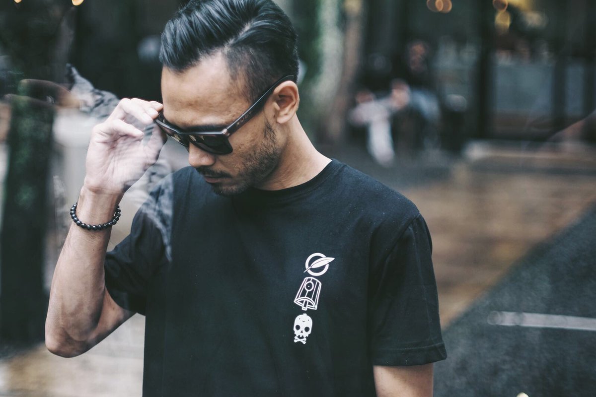 reveriewc's tweet photo. #Gokil now available. A special collaboration limited run with The Ink&amp;Clog. Visit https://t.co/nkN4v6g3m0 https://t.co/fqoojqFlKz