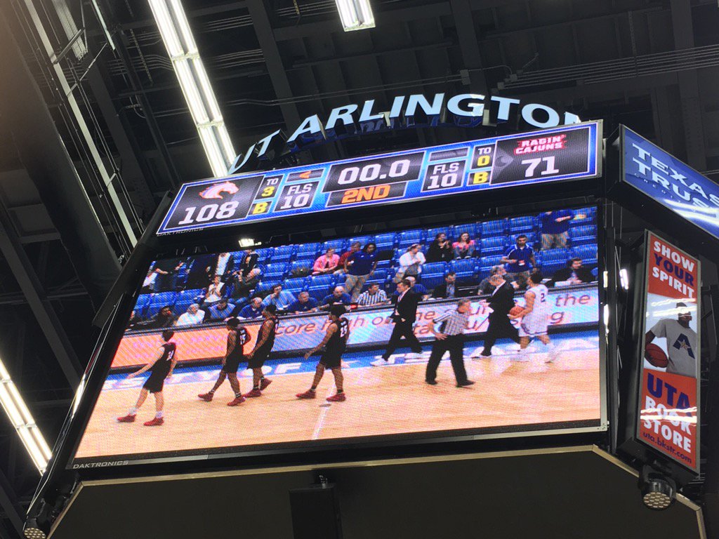 Shirleegandy's tweet photo. Great game at UT Arlington tonight!! #goMavericks https://t.co/71djShWBQ7