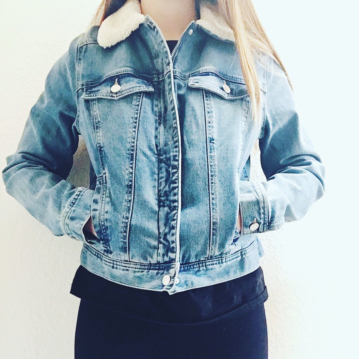 arrowandthorne's tweet photo. Denim jackets 👌
#ootd #streetstyle #denim https://t.co/WJl5f1zTU9