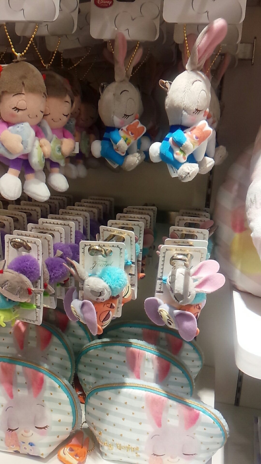 ズートピアグッズ収集家 低浮上さん 昨日久々にディズニーストアにいって ズートピアグッズ何かないかなぁとか 軽いノリで入ってしまったけど 最高にやばかった 全部買いそうになった ズートピアの新商品がほんと 尊い 泣 このジュディ最高すぎる 号泣 ズートピアグッズ収集家 低浮上さん 昨日久々にディズニーストアにいって ズートピアグッズ何かないかなぁとか 軽いノリで入ってしまったけど 最高にやばかった 全部買いそうになった ズートピアの新商品がほんと 尊い 泣 このジュディ最高すぎる 号泣