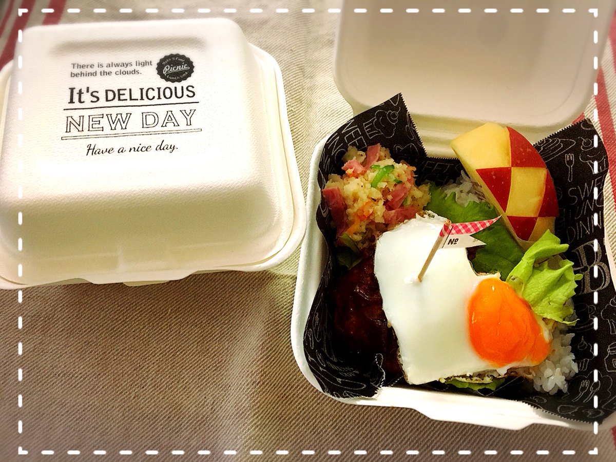 Saco 娘は今日から3泊4日の修学旅行 雪で新幹線が遅れて東京駅で待ちぼうけだったり 指定席がなくなってしまったりと出だしから 気持ち切り替えて楽しんで来て欲しいな ダイソーの使い捨てランチボックス かわいいししっかりしてる
